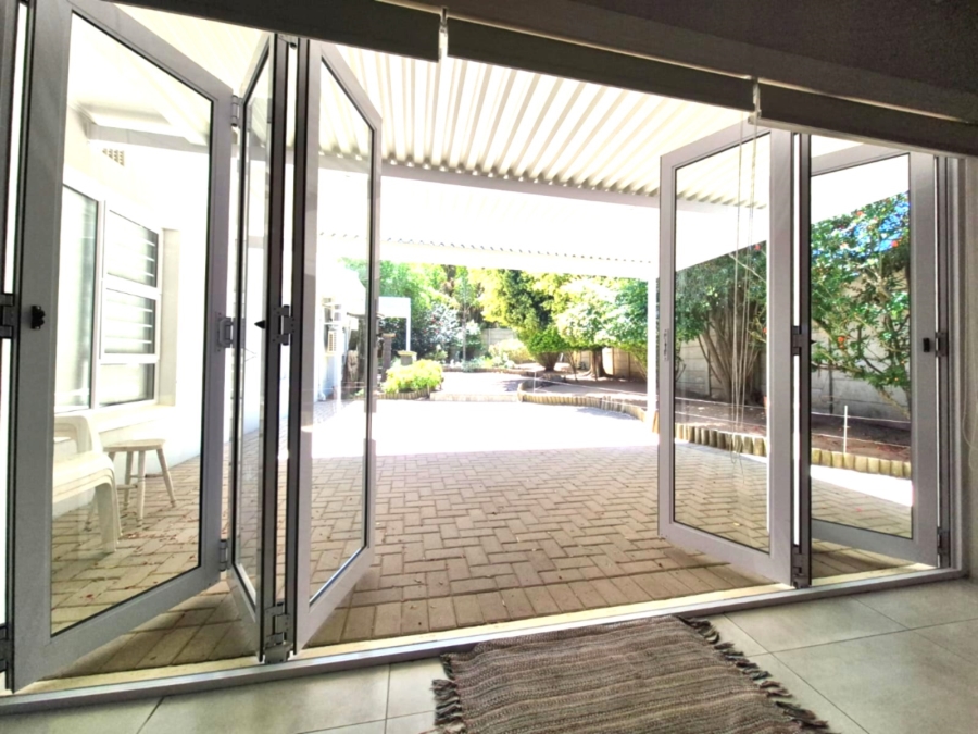 5 Bedroom Property for Sale in Panorama Western Cape